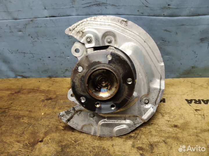 Кулак передний правый BMW E90 LCI N46