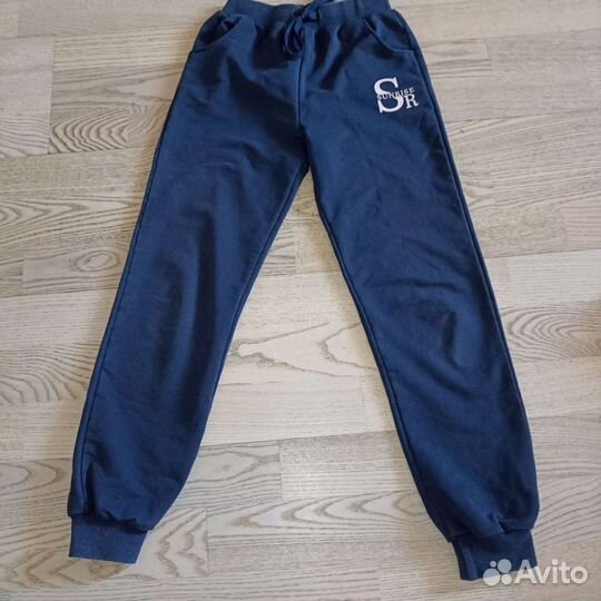 Спортивный костюм для девочки 150 р