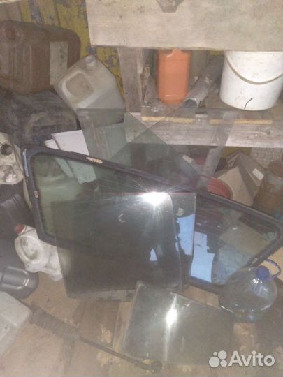Запчасти на гольф3 хетчбек,и на уневирсал стёкла