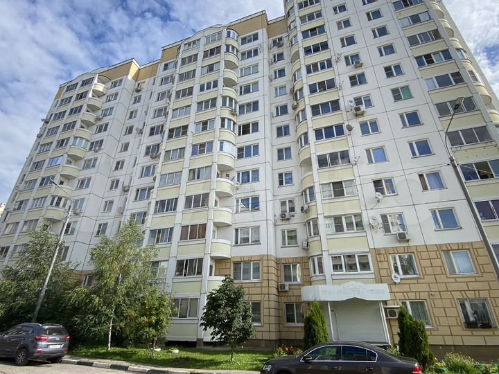 2-к. квартира, 70,1 м², 1/14 эт.