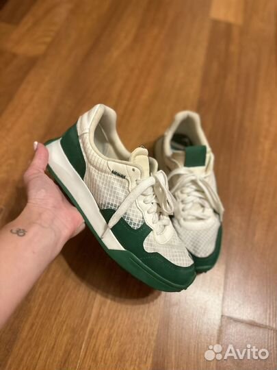Кроссовки женские