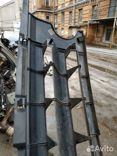 Решетка радиатора Land Rover Discovery 3