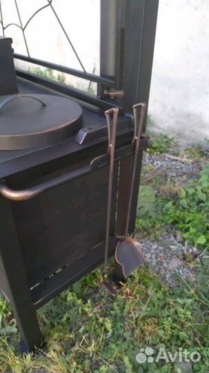 Мангал с крышей кованый и печкой под казан