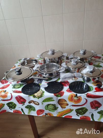 Посуда набор 19 предметов.Фирма Munchenhaus.Новая