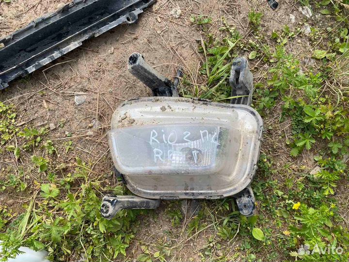 Противотуманна фара левая Kia rio 3