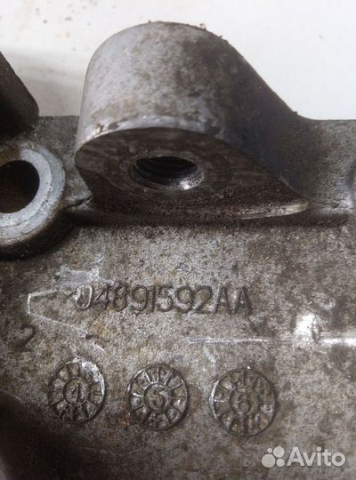 Dodge Caliber l кронштейн генератора