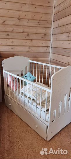 Детская кроватка с поперечным маятником