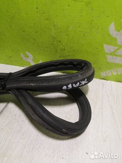 Уплотнитель капота Пежо 206