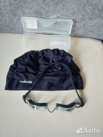 Очки и шапочка для плавания