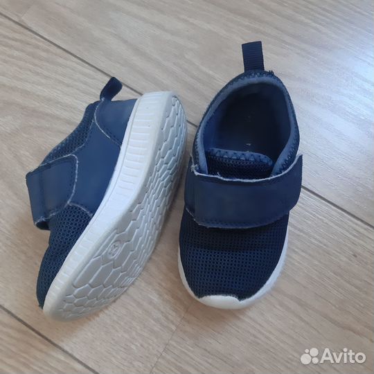 Кроссовки детские 23 размер