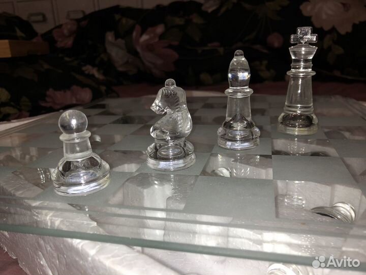 Стеклянные шахматы и шашки