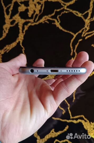 Телефон iPhone 6s