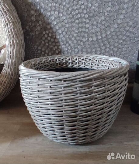 Кашпо из искусственного ротанга