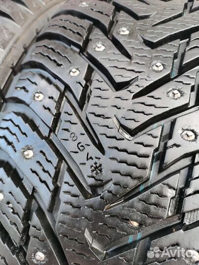 Nokian Tyres Hakkapeliitta 8 SUV 215/65 R16 102T