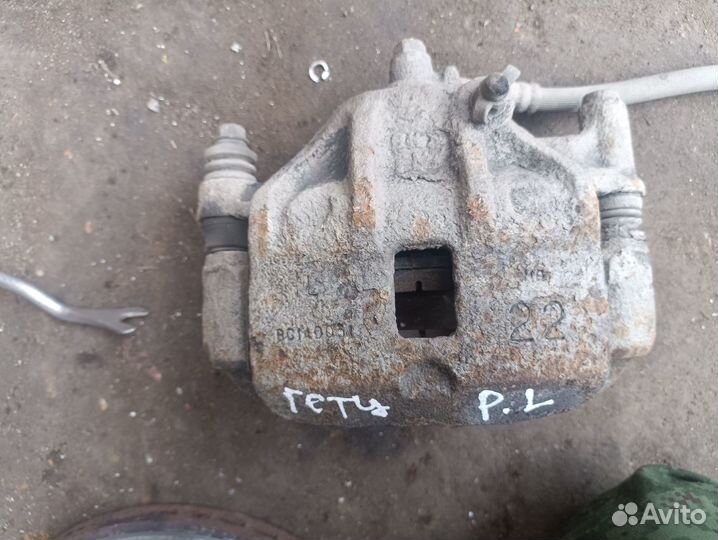 Передний левый суппорт Hyundai Getz