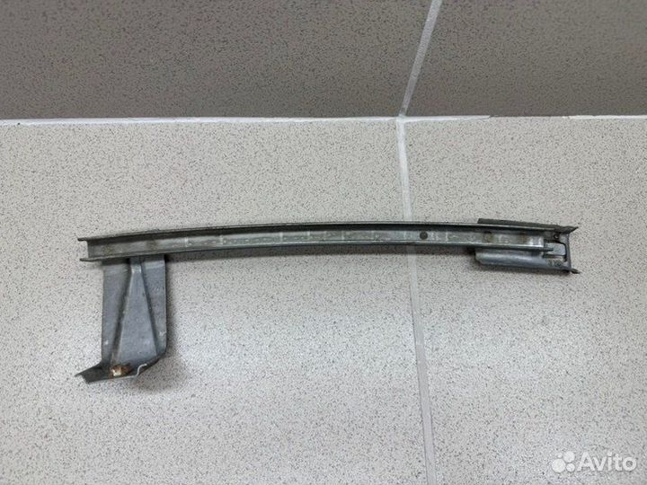 Направляющая стекла двери задняя правая Mitsubishi