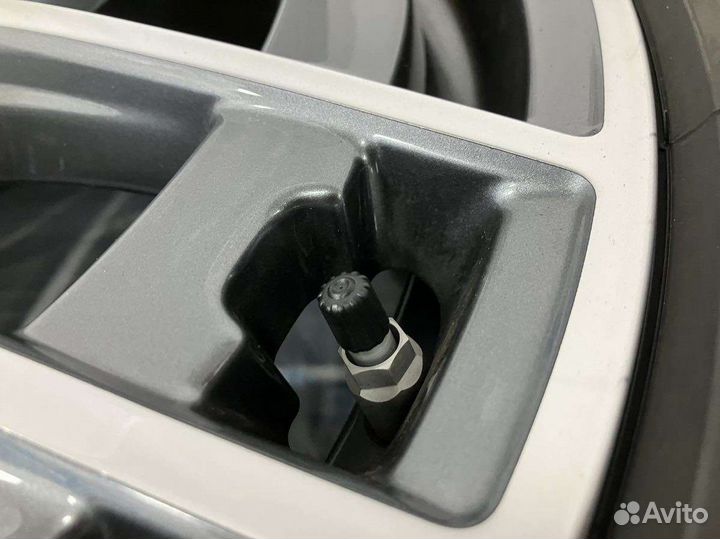 R20 Mercedes AMG оригинал разноширокие