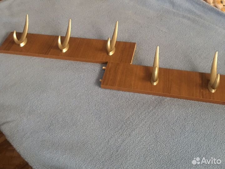 Вешалка настенная