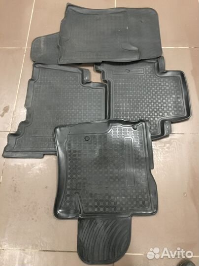 Автомобильные коврики резиновые