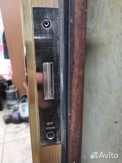 Дверь входная металлическая левая