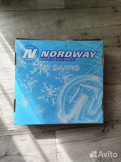 Коньки хоккейные 39 размер