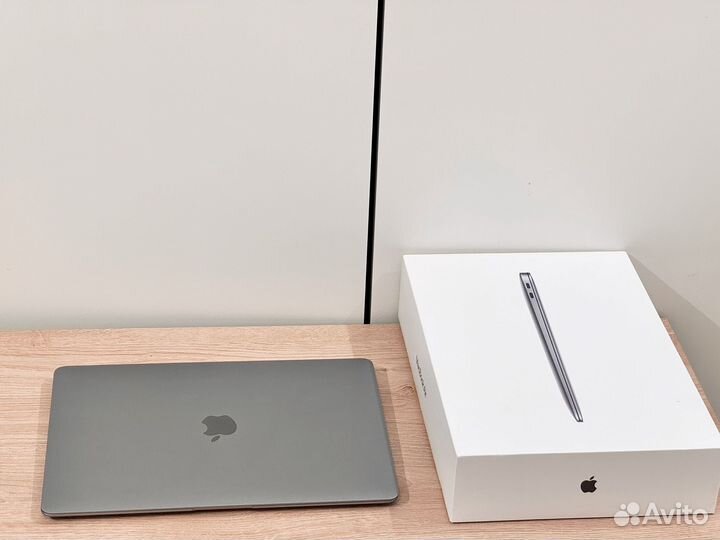 Компактный MacBook Air 13 2020 M1