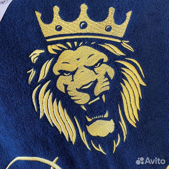 Мужской махровый халат лев с вышивкой