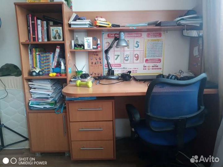 Стол с тумбой, полками и пеналом