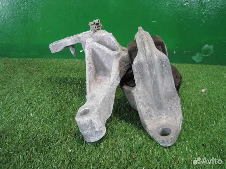 Опора (подушка) двигателя правая Renault Megane 3