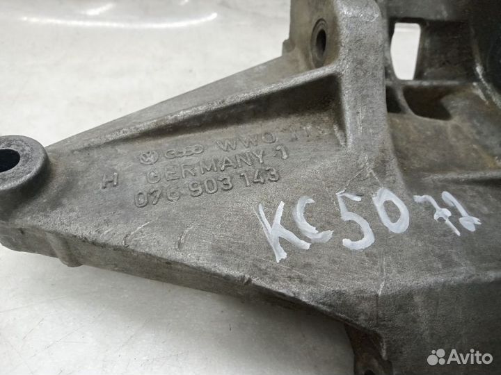 Кронштейн генератора volkswagen LT