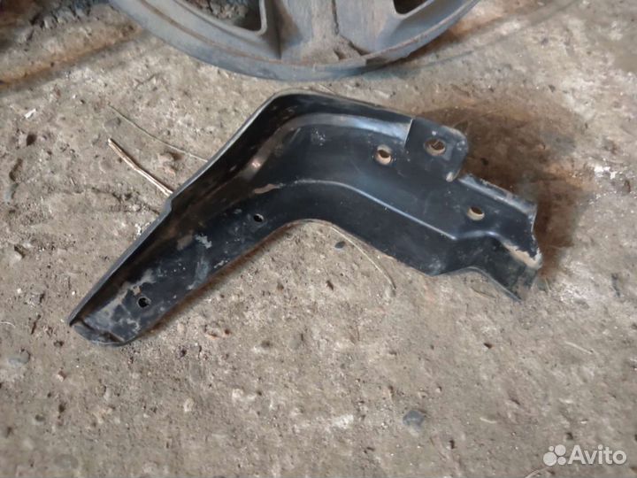 Брызговик передний правый к классике