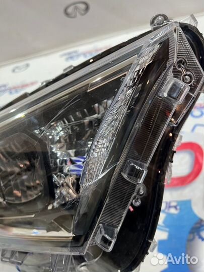 Фара ксеноновая передняя правая Toyota Rav 4 50