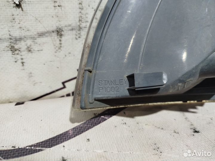 Габарит mazda demio DW3W DW5W 1002 правый 2 модель D26751060B QA4723Z