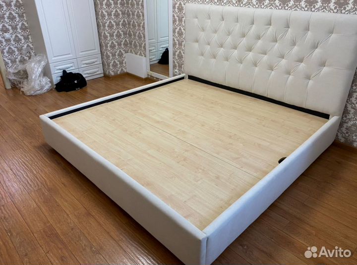 Кровать с матрасом
