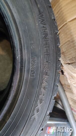 Dunlop SP Winter Maxx WM01 215/60 R17