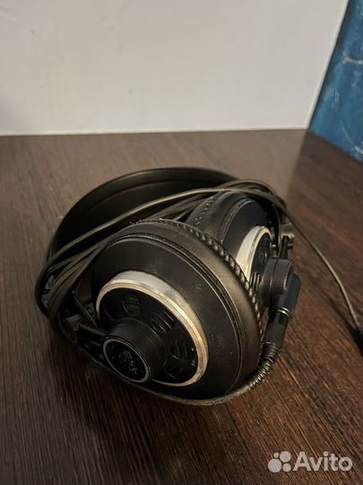 Студийные наушники AKG K240