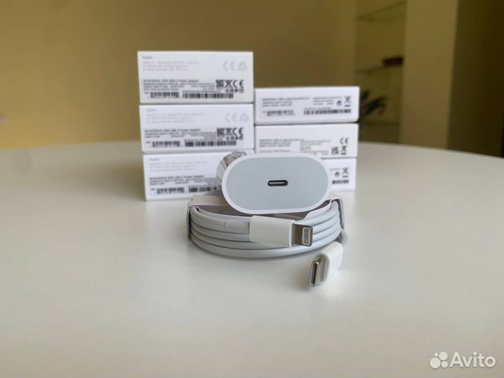 Зарядка для iPhone 20W комплект (Блок + кабель)