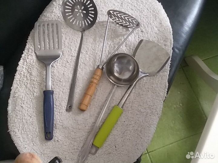 Кухонные принадлежности(ножи, ложки и т.д)