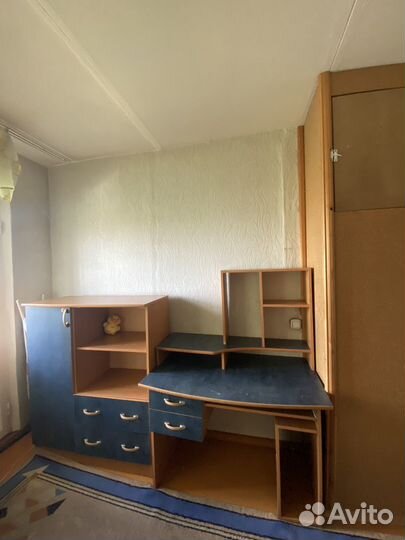 Угловой шкаф и рабочий стол