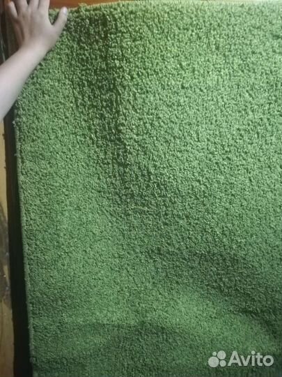 Ковёр цвета молодой травы с ворсом