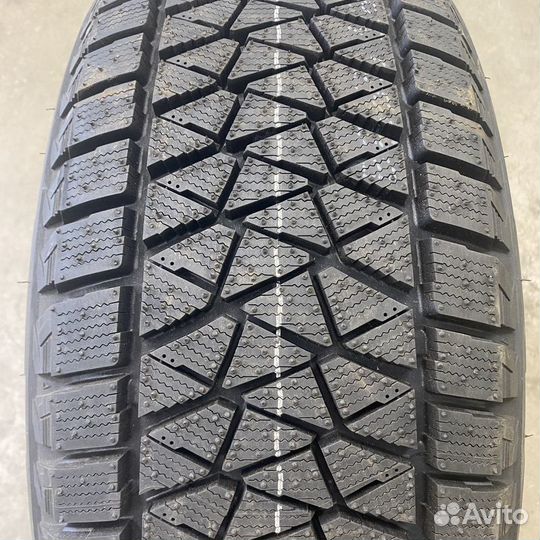 Bridgestone Blizzak DM-V2 275/50 R20 113R