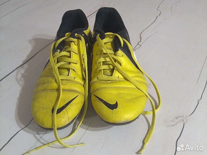 Футбольные бутсы nike