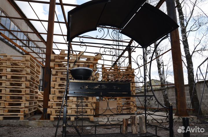 Мангал с крышей