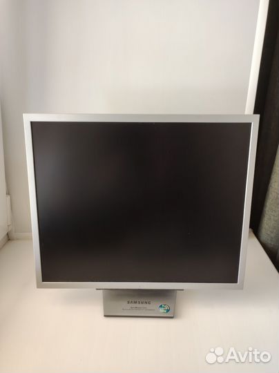 Монитор Samsung и детали к нему