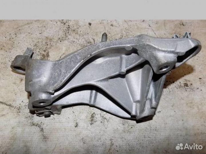 Кронштейн кпп левый Duster 2012