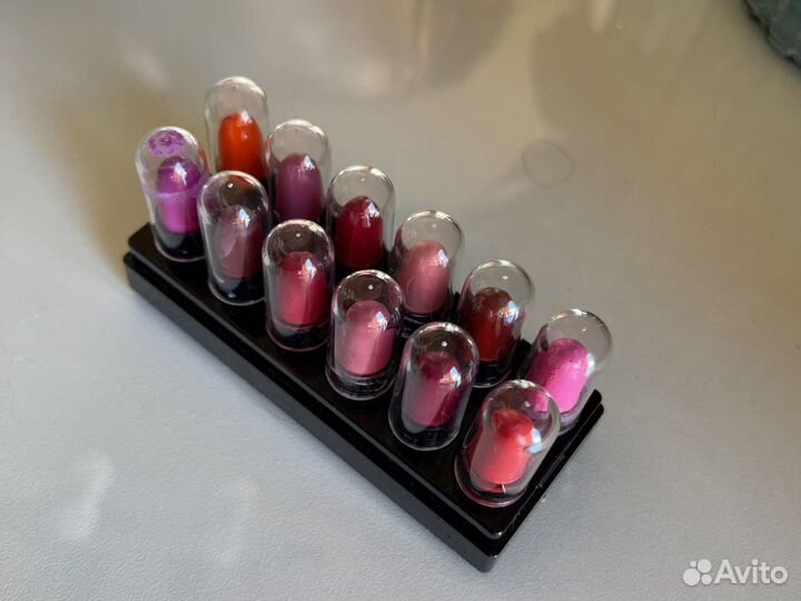 Косметичка новая с набором мини помад