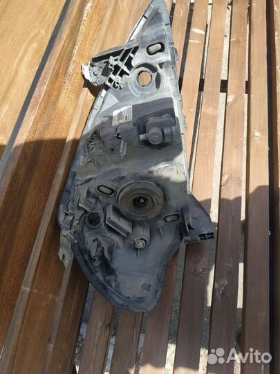 Nissan tiida фара левая