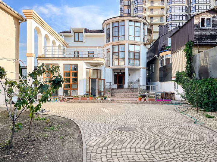 Дом 450 м² на участке 7 сот.