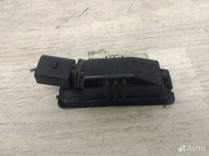 Подсветка номерного знака Volkswagen Golf 6 caxa