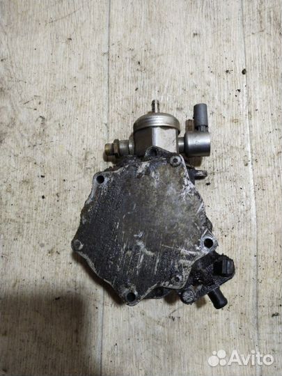 Насос вакуумный Volkswagen Passat Cc 1.8 cdab 2010